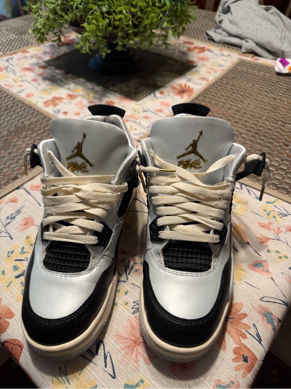 Women’s Air Jordan 4 White Metallic Gold Black AQ9129-170 Size 6.5